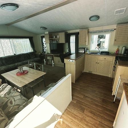 Caravan To Hire Lyon'S Robin Hood Rhyl Kültér fotó