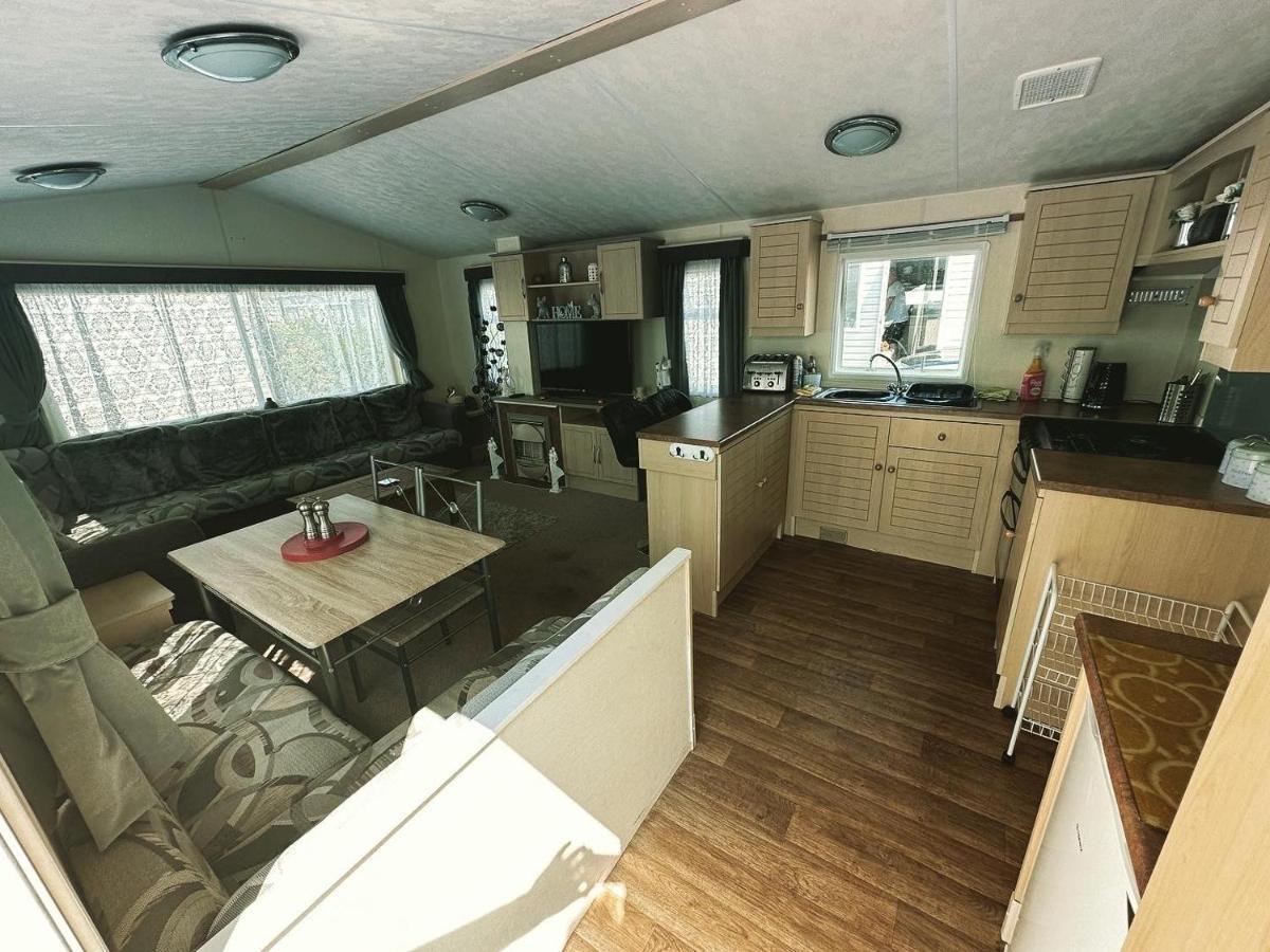 Caravan To Hire Lyon'S Robin Hood Rhyl Kültér fotó
