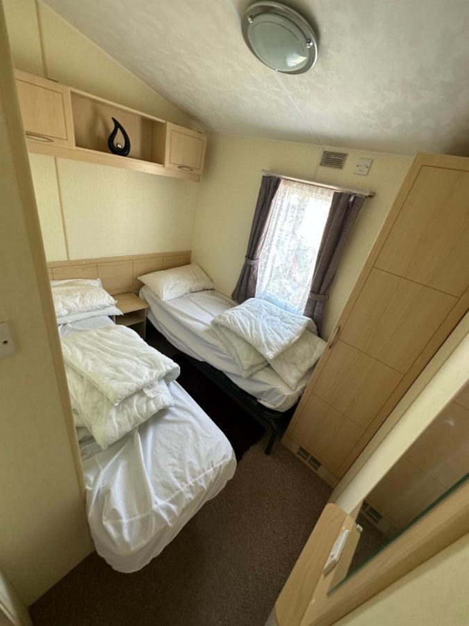 Caravan To Hire Lyon'S Robin Hood Rhyl Kültér fotó